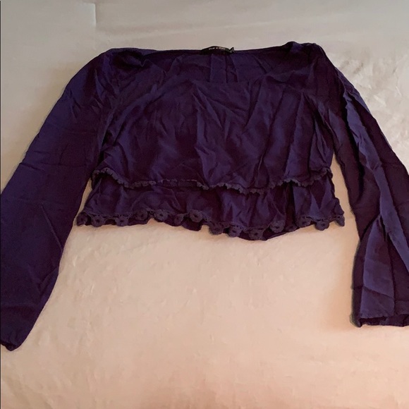 Cropped Bell Sleeve top - Picture 2 of 3